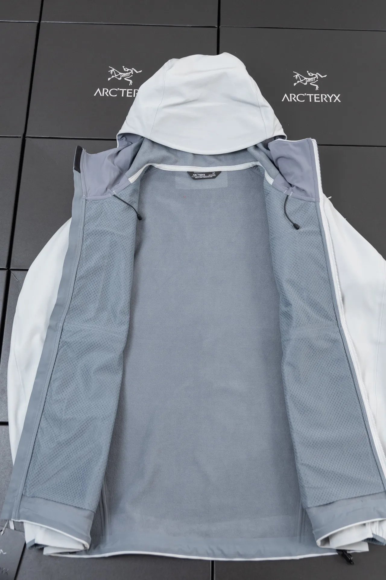 GAMMA MX ！ ！！ ARCTERYX GAMMA MX 100％ Series（essentials） gamma mx Gamma ，MX ， ， Gamma MX Top Seller， ， Series， ， ; ， ， ， ， ; ，New Arrival ， DWR ， ， ，Breathable Wind Stopper ， ， Series Gamma LT) COLOR: Black